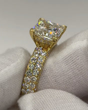 Load image into Gallery viewer, Side profile showing the three rows of pavé and the basket

