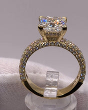 Load image into Gallery viewer, Princess-cut diamond ring, front view on the stand
